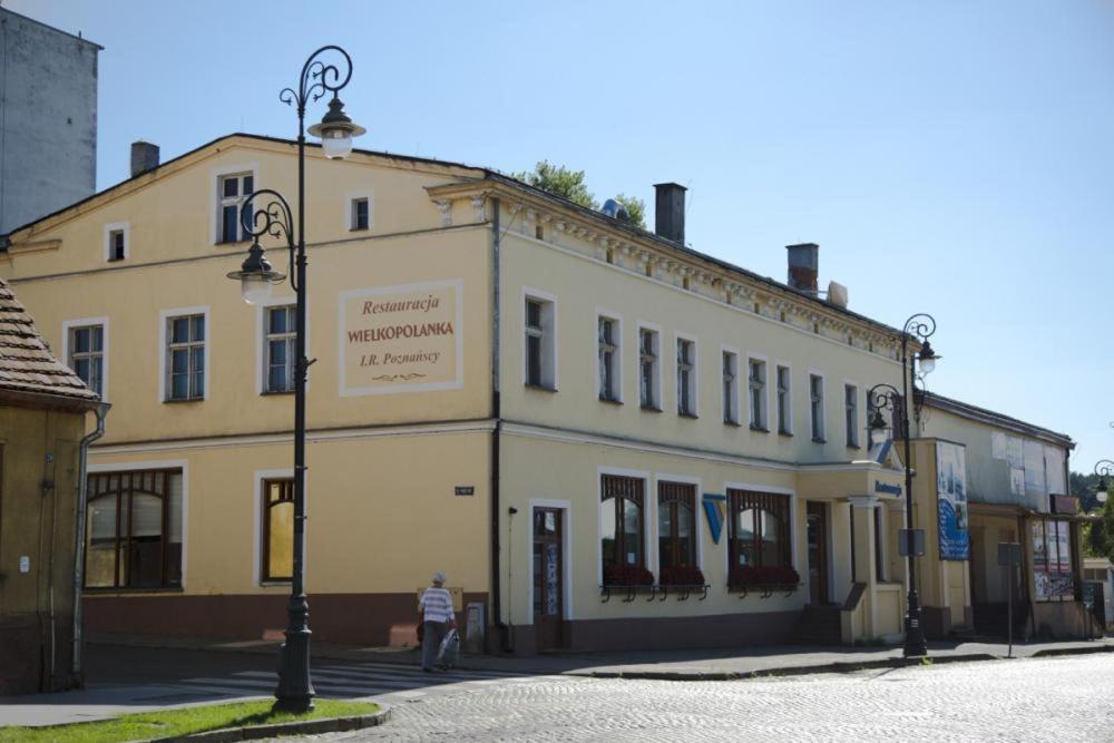 Wielkopolanka Pokoje Goscinne I Restauracja Chodziez Luaran gambar