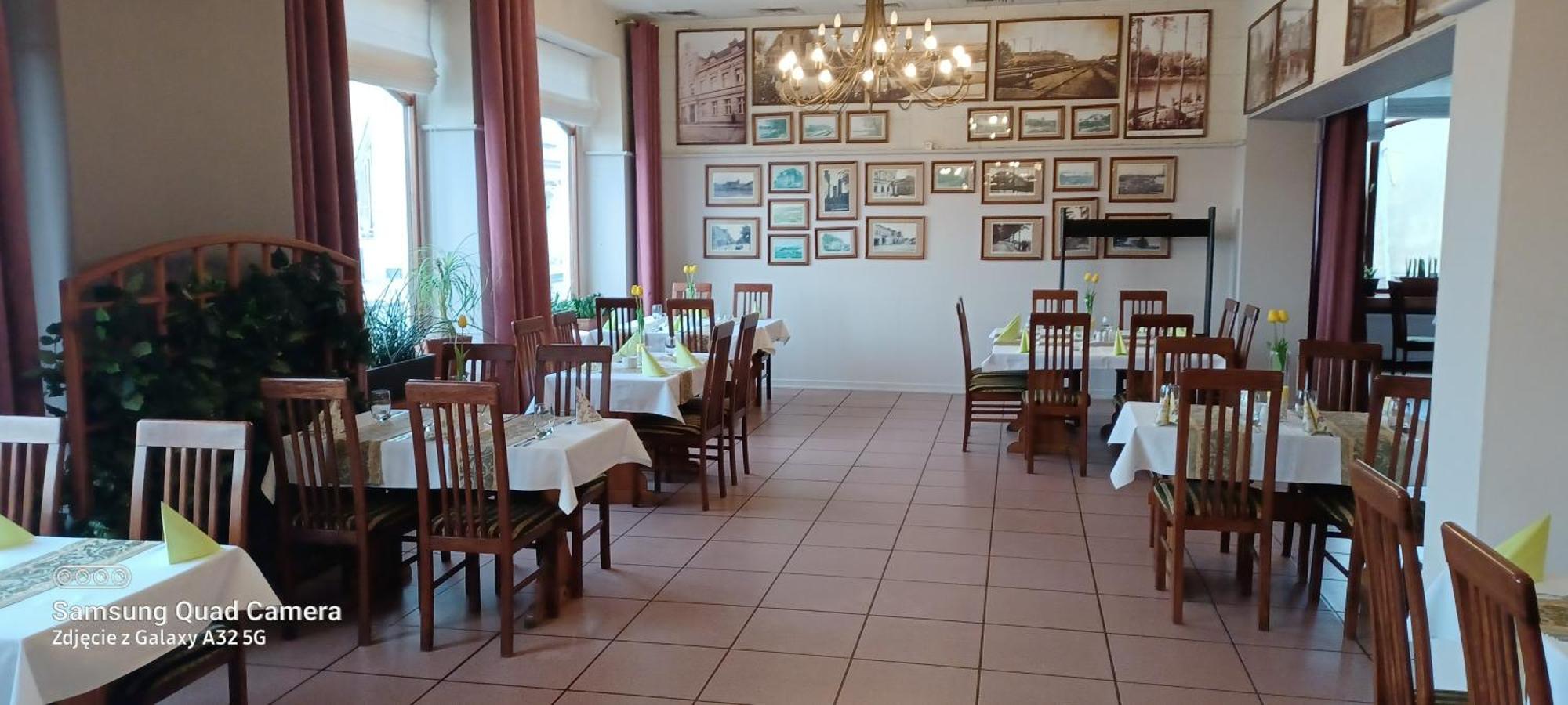 Wielkopolanka Pokoje Goscinne I Restauracja Chodziez Luaran gambar